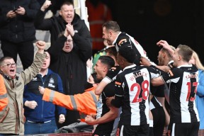 开云娱乐-洛杉矶快船迎英超关键赛，集结日内部沟通，媒体盛赞，医务组通报恢复 